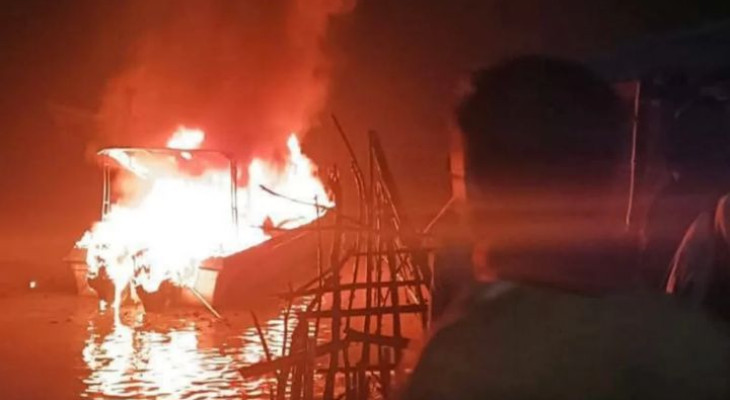 নৌ পুলিশের স্পিড বোটে আগুন, আহত ১